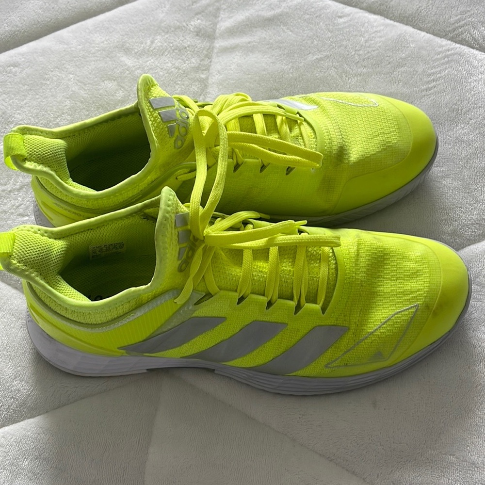 Adidas Women’s Adizero Ubersonic 4 Tennis Shoes (Solar Yellow/Silver Metallic
